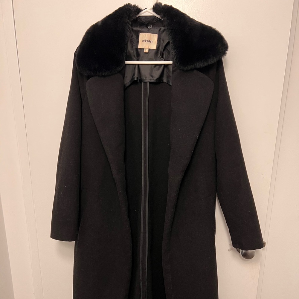 Classy black jacket with fur